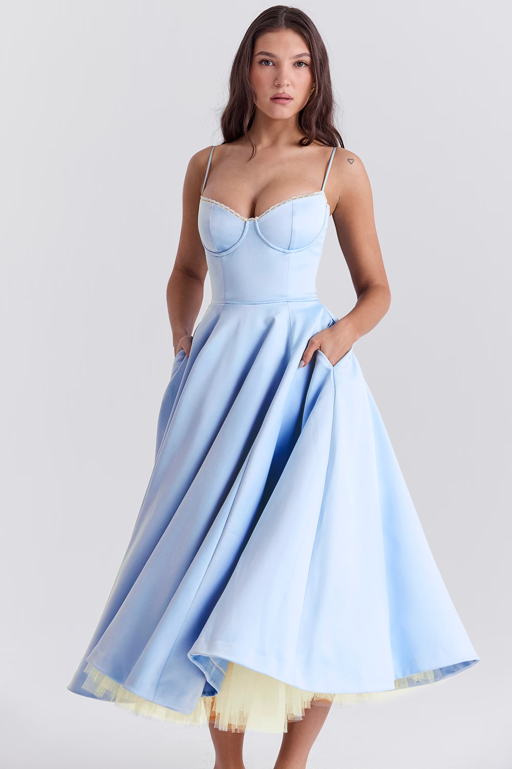 Valentina | Vestido Midi Elegante Con Forro De Tul