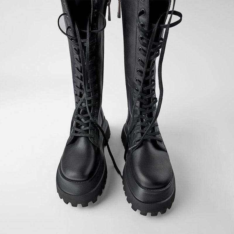 Mila | Bota Alta Negra Con Cordones Suela Track