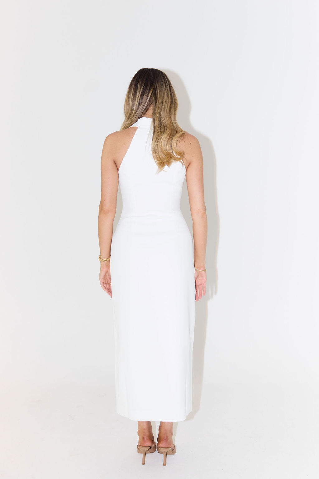 Aava | Vestido Maxi Elegante Sin Mangas Con Cuello En V Profundo