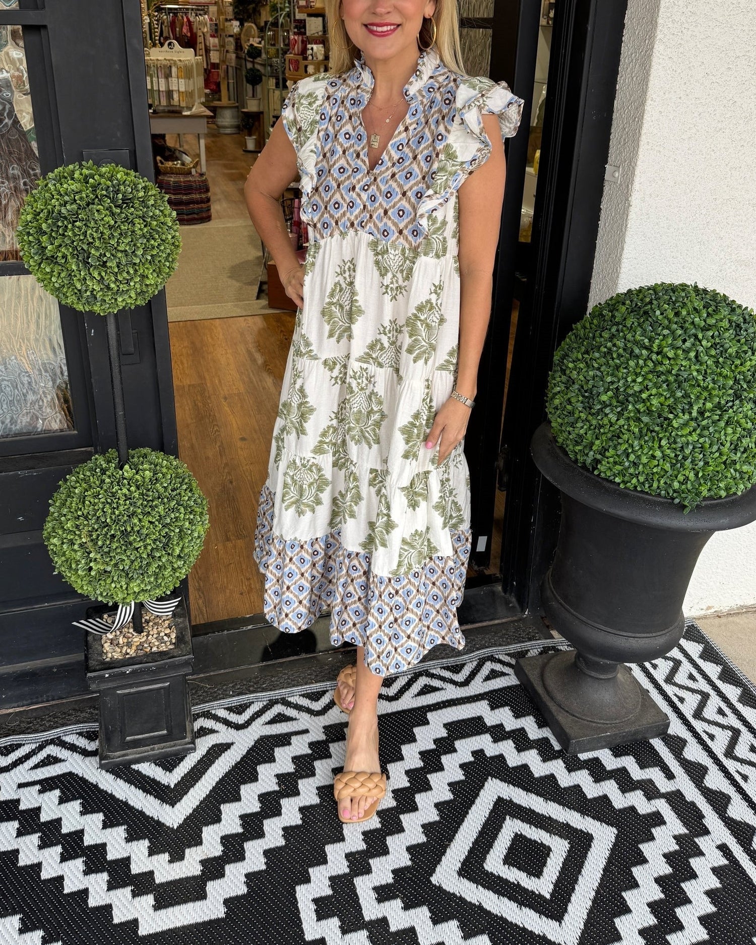 Birgit | Vestido Floral Sin Mangas Con Cuello De Volantes