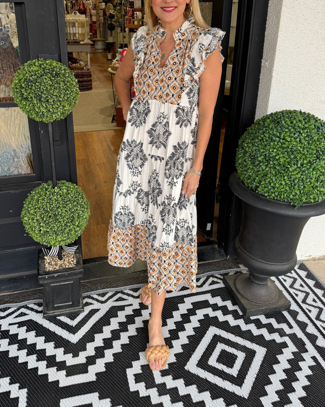 Birgit | Vestido Floral Sin Mangas Con Cuello De Volantes