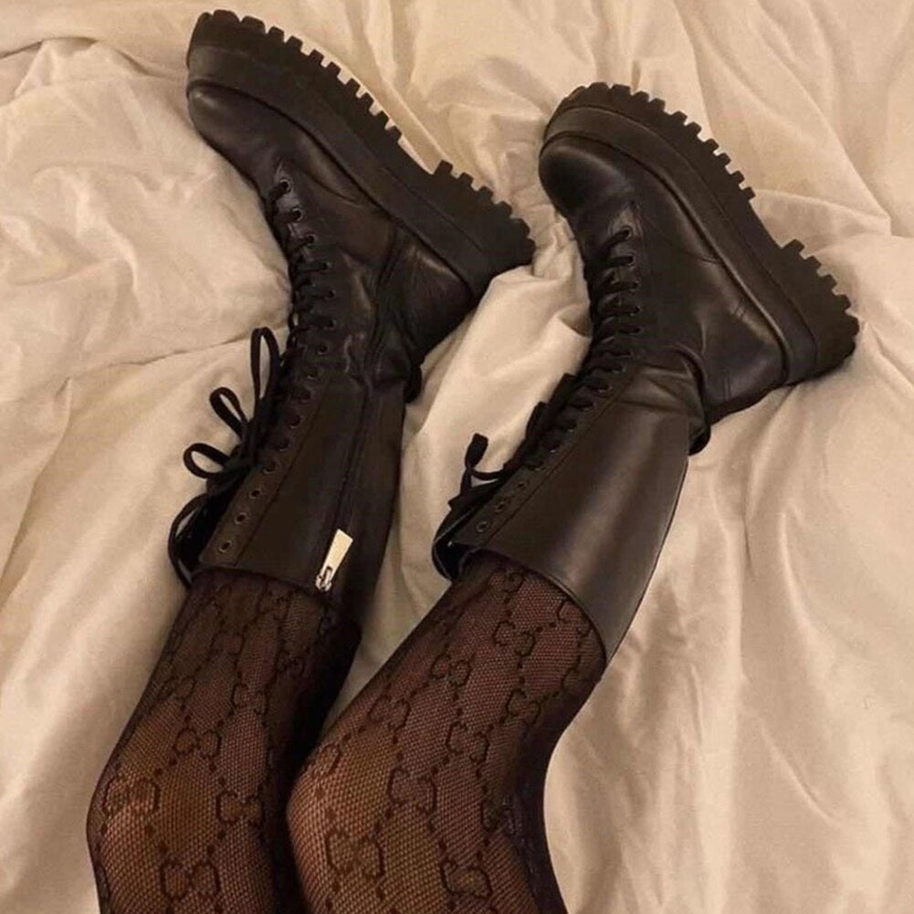 Mila | Bota Alta Negra Con Cordones Suela Track