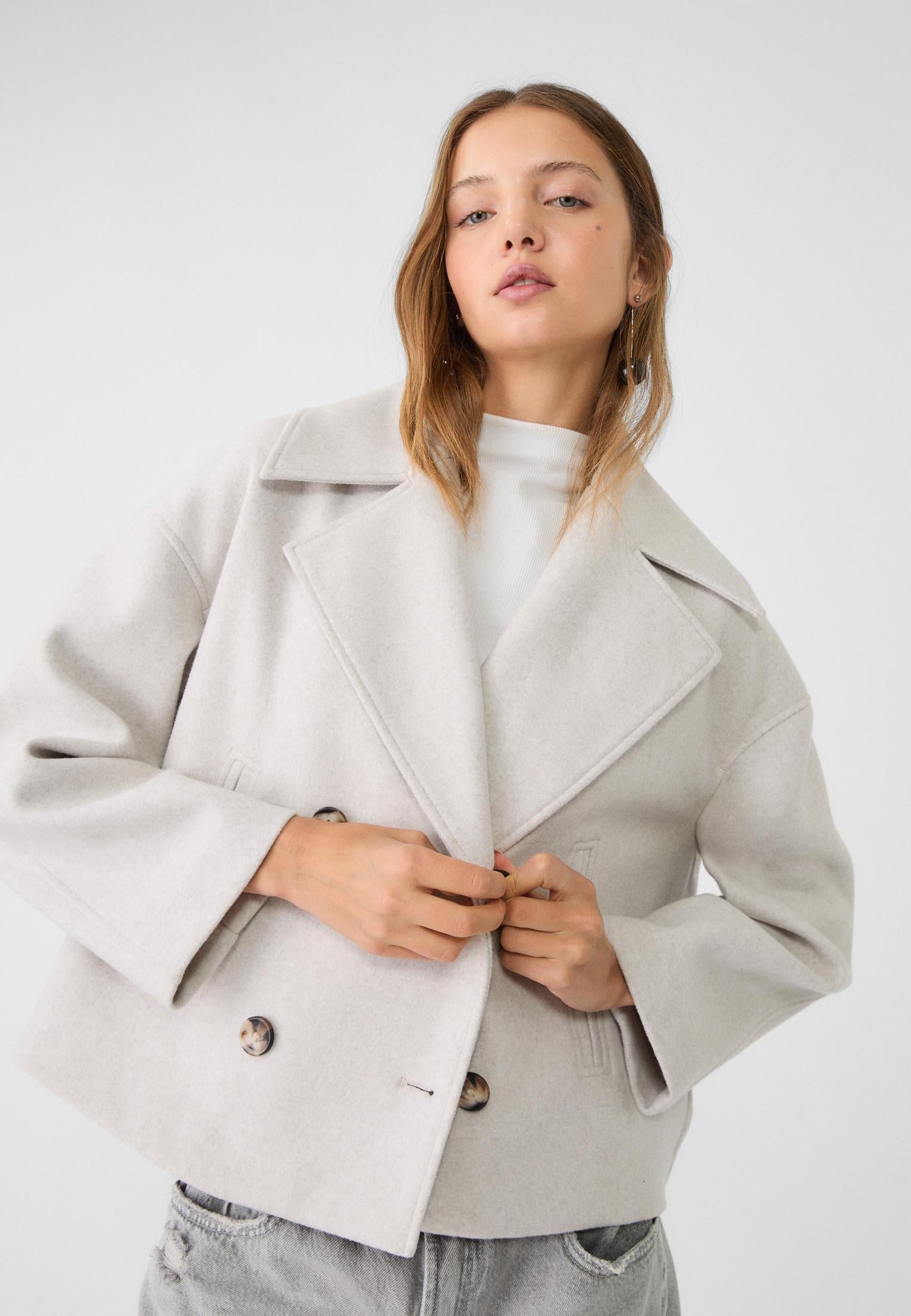 Flairy | Chaqueta Corta Doble Botonadura Para Un Look Moderno