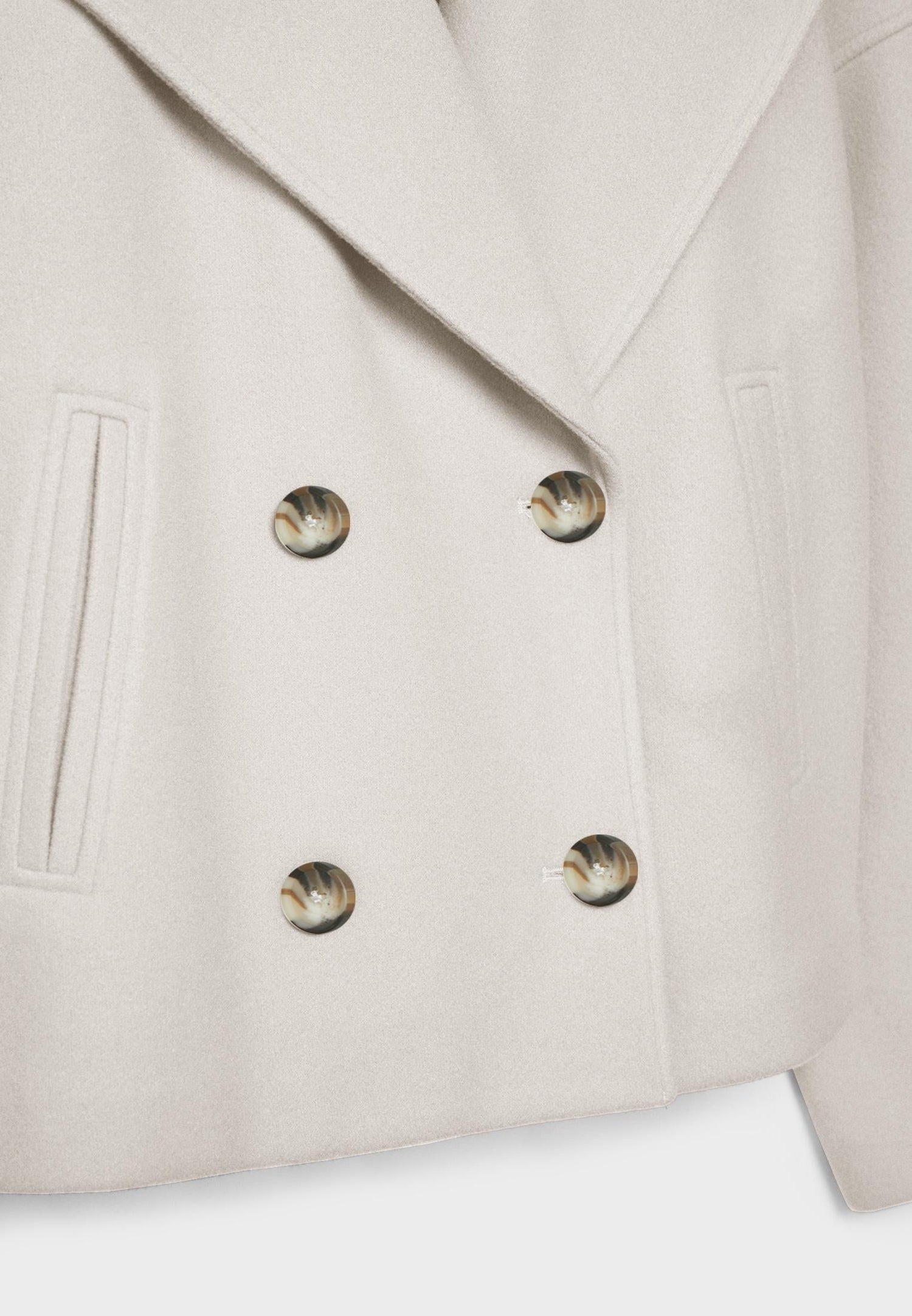 Flairy | Chaqueta Corta Doble Botonadura Para Un Look Moderno