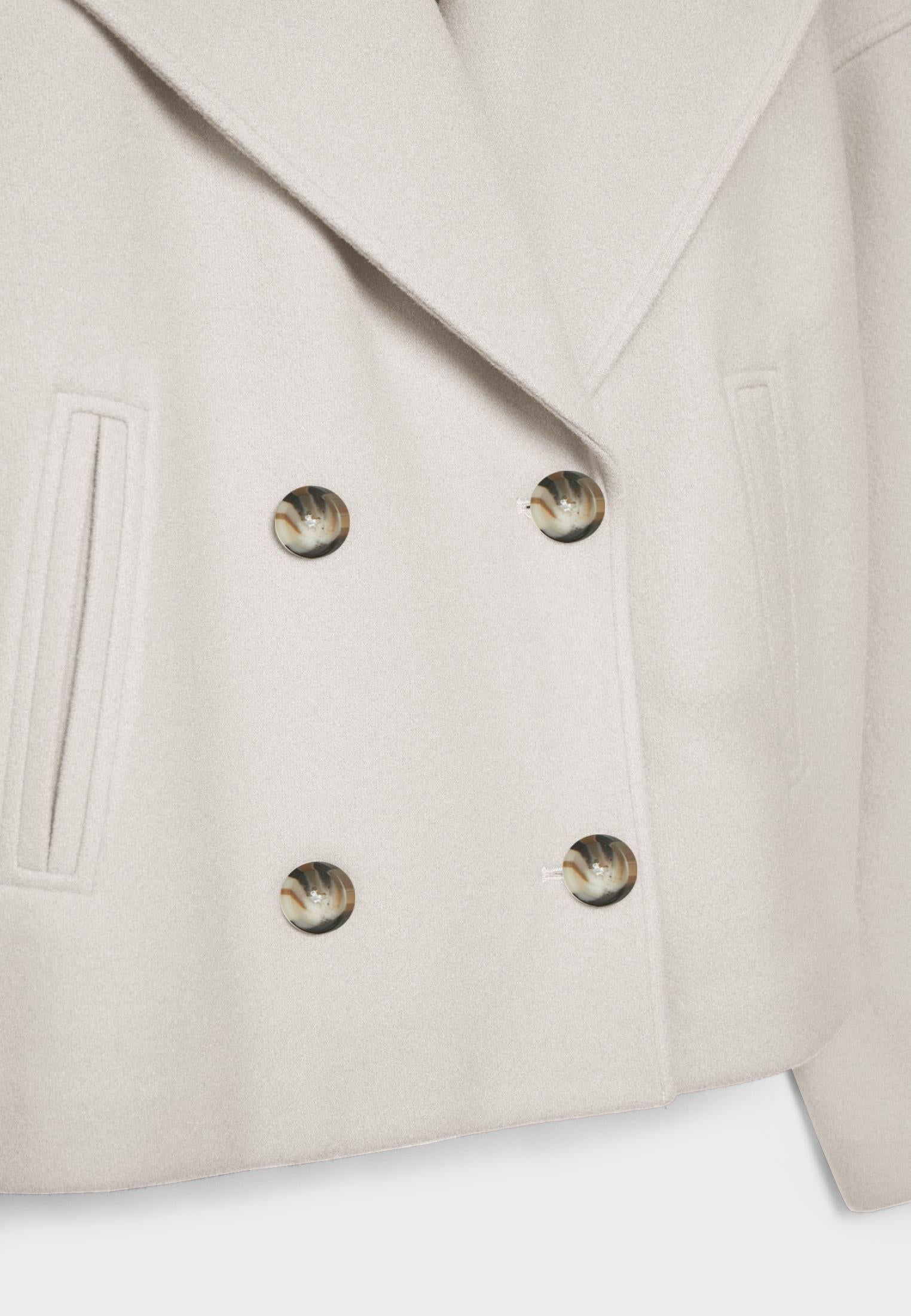 Flairy | Chaqueta Corta Doble Botonadura Para Un Look Moderno