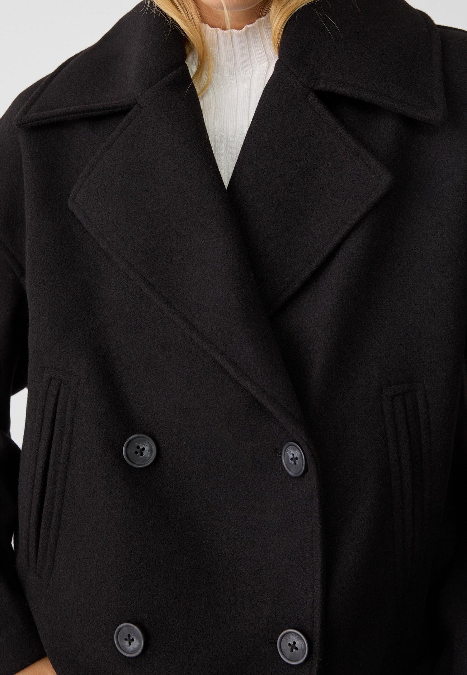 Flairy | Chaqueta Corta Doble Botonadura Para Un Look Moderno